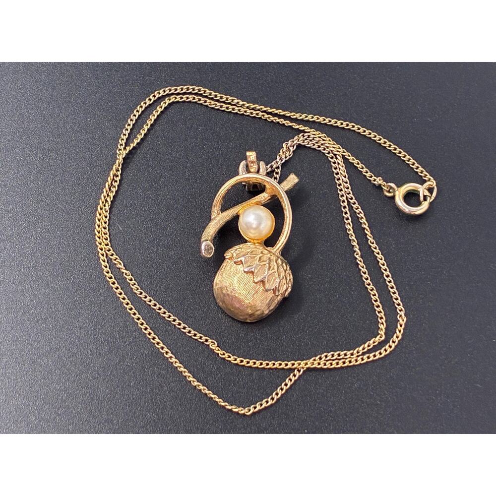 Vintage Sarah Coventry Acorn Pendant Necklace Gold Tone Faux Pearl Nature - Picture 7 of 7